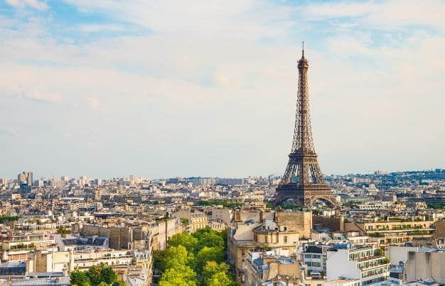 Private transfer from Paris to Disneyland Paris with Eiffel Tower view